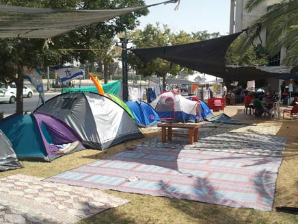 מאהל האוהלים בבאר שבע, אתמול (צילום: יניב אלון)