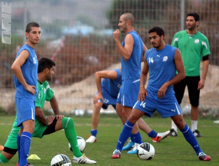 שחקני ראשל"צ באימון. עמירן שקלים הפתיע (יניב גונן) (צילום: מערכת ONE)