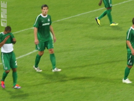 שחקני חיפה מאוכזבים אחרי הספיגה (דולב נישליס) (צילום: מערכת ONE)