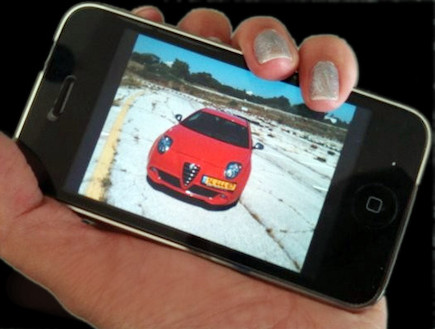 אייפון ומכוניות (צילום: נעם וינד)