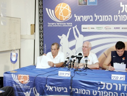 שיבק ופניני במסיבת העיתונאים (יניב גונן) (צילום: מערכת ONE)