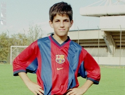 פברגאס בילדותו בברצלונה (האתר הרשמי של ברצלונה)  (צילום: מערכת ONE)