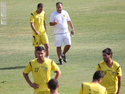 עובדיה וברוכיאן באימון בית"ר (גיא בן זיו) (צילום: מערכת ONE)