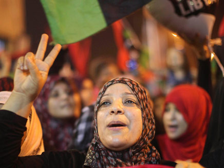 לוב חוגגת מהפכה, הלילה (צילום: AP)