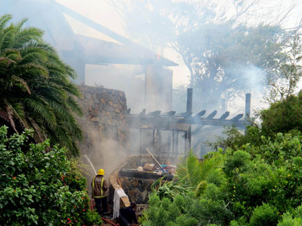 הבית המפואר לאחר השריפה (צילום: AP)