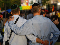 הומואים דתיים מתחבקים (צילום: David Silverman, GettyImages IL)