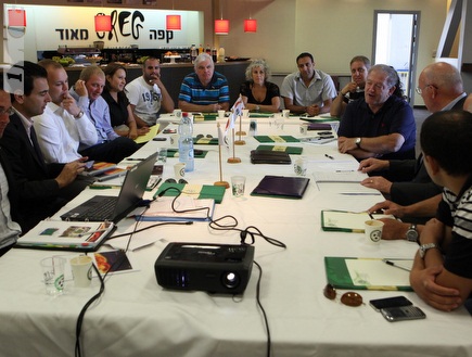 ישיבת הוועדה עם אנשי חיפה (עמית מצפה) (צילום: מערכת ONE)