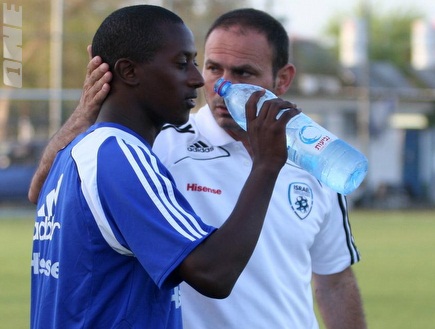 איווניר עם צ´קול בימי הנבחרת הצעירה. המאמן מכיר אותו מצוין (שרון ק (צילום: מערכת ONE)