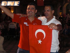דגל טורקיה מונף באירוע (צילום: מערכת ONE)
