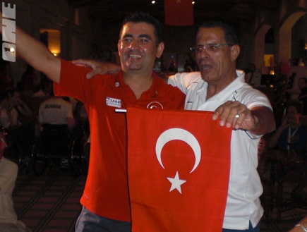 דגל טורקיה מונף באירוע (צילום: מערכת ONE)