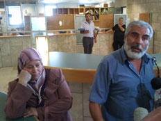 הוריו של אסמאעיל אכתילאת בביהמ"ש. הבוקר (צילום: חדשות 2)