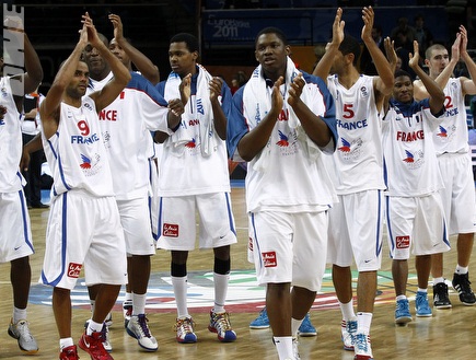 שחקני נבחרת צרפת חוגגים (רויטרס) (צילום: מערכת ONE)
