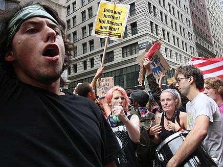 מפגיני "כיבוש וול סטריט" בניו יורק (צילום: AP)