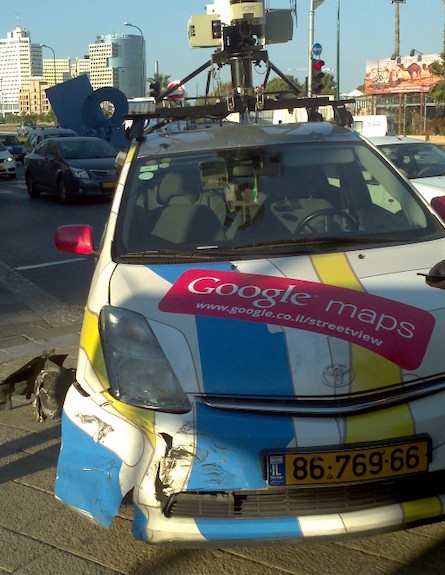 הרכב של גוגל סטריט ויו נפגע בתאונה בת