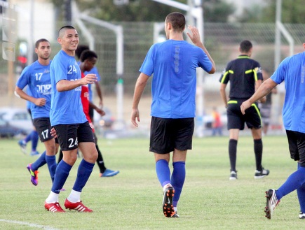 שחקני ב"ש חוגגים ניצחון. מרגישים שינוי (יניב גונן) (צילום: מערכת ONE)