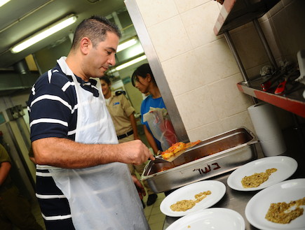 מאסטר שף (צילום: מור גל, עיתון "במחנה") מאסטר שף (צילום: מור גל, עיתון "במחנה")