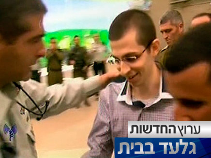 שליט מגיע לישראל (צילום: חדשות 2)