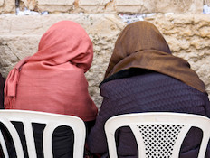 נשים כיסוי ראש בכותל (צילום: Dominique Beukers, Istock)
