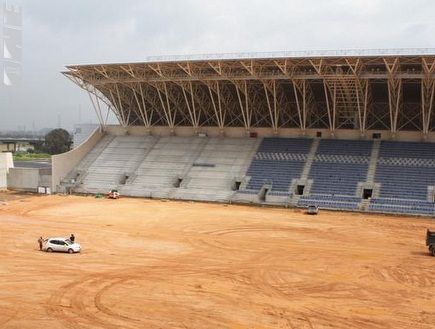 האצטדיון החדש בפ&"ת לפני מספר חודשים. תכף זה קורה... (מור שאולי) (צילום: מערכת ONE)