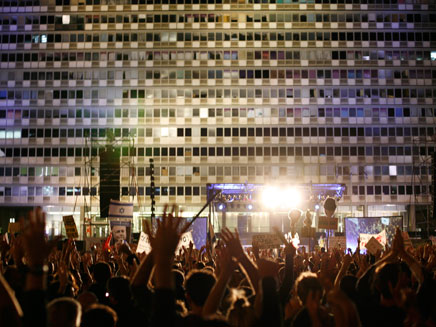 עצרת המחאה, אמש בכיכר רבין (צילום: AP)