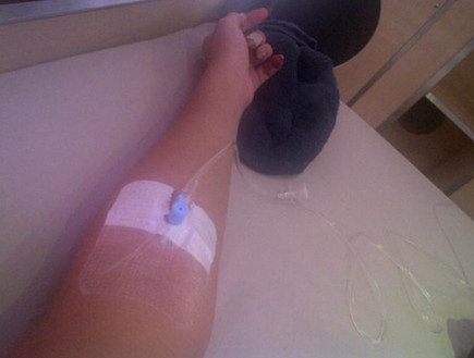 ריהאנה בית חולים (צילום: twitter)
