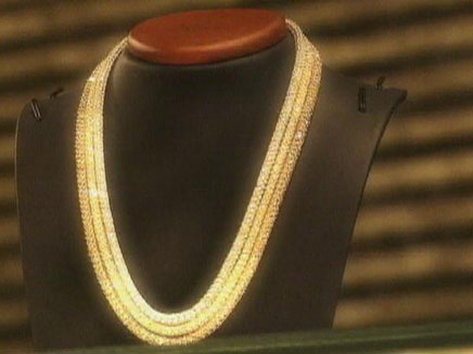 שרשרת זהב כתבת משפחת מוסאיוף (צילום: חדשות 2)