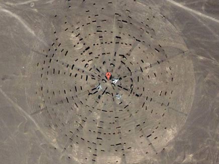 שרטוט מדויק בלב המדבר (צילום: google earth)