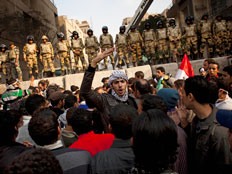שוב: יום שישי אלים בקהיר (צילום: AP)
