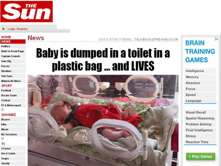 סין: תינוק נזרק לשירותים – ושרד (צילום: THE SUN)
