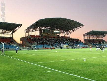 אצטדיון טוטו-ווינר. משטח דשא נהדר (עמית מצפה) (צילום: מערכת ONE)