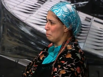 הבכי בטלוויזיה המצרית, מול המצלמה (צילום: יוטיוב)