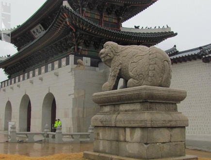 הכניסה לארמון הקוריאני (צילום: מערכת ONE)