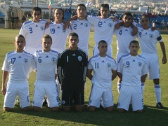 נבחרת הנערים של ישראל לפני המשחק (צילום: מערכת ONE)