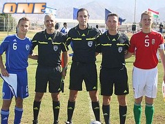 הקפטנים לפני המשחק (אתר ההתאחדות לכדורגל) (צילום: מערכת ONE)