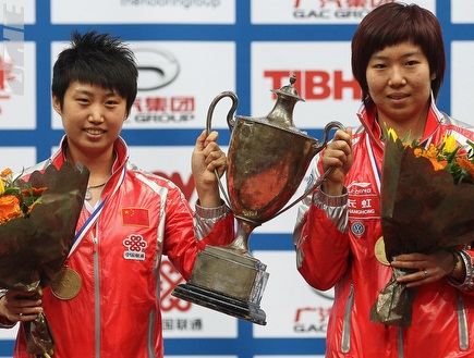 סינים זוכים באליפות העולם בטניס שולחן. מראה שכיח מאז רונג (GettyIm (צילום: מערכת ONE)