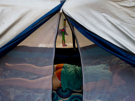ישנים באוהלים, אילוסטרציה (צילום: AP)