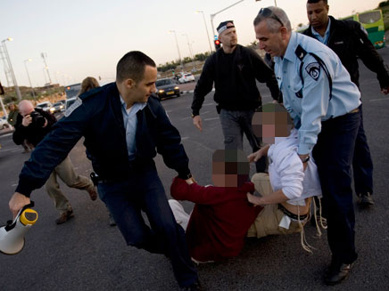 מעצר פעילי ימין. ארכיון (צילום: AP)