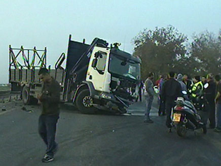 זירת התאונה, הבוקר (צילום: חדשות 2)