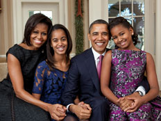 עדיין משלמים משכנתא. משפחת אובמה (צילום: AP)