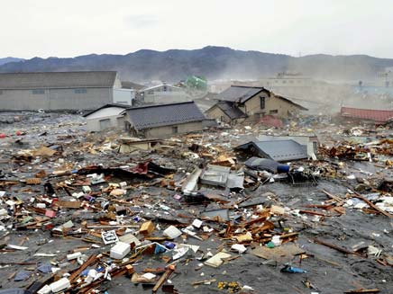 אסון הצונאמי. 180 אלף הרוגים (צילום: AP)