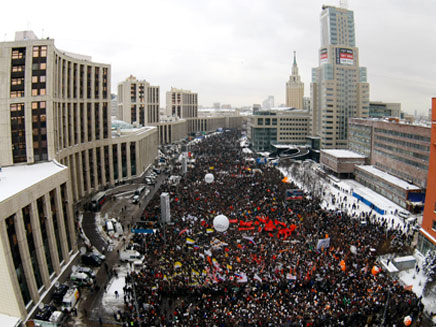 עשרות אלפי מפגינים ברוסיה (צילום: AP)