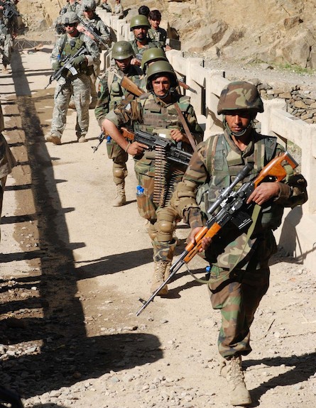 חיילים אפגנים ואמריקנים באפגניסטן (צילום: צבא ארצות הברית)