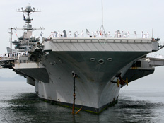 בדרכן לישראל. ספינת מלחמה אמריקנית (צילום: רויטרס)