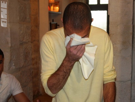 ברוכיאן לא מסוגל לעצור את הדמעות (גיא בן זיו) (צילום: מערכת ONE)