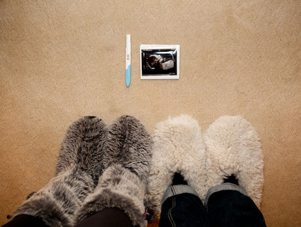 רגליים קודם - בדיקת הריון (צילום: לקוח מאתר tomrobinsonphotography.com)