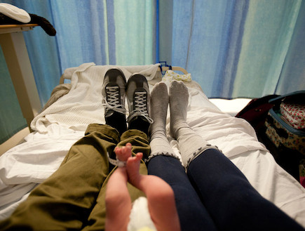 רגליים קודם - בית החולים (צילום: לקוח מאתר tomrobinsonphotography.com)