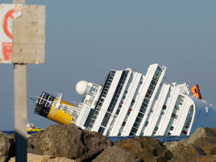 ספינת ה"קוסטה קונקורדיה" שעלתה של שרטון (צילום: חדשות 2)