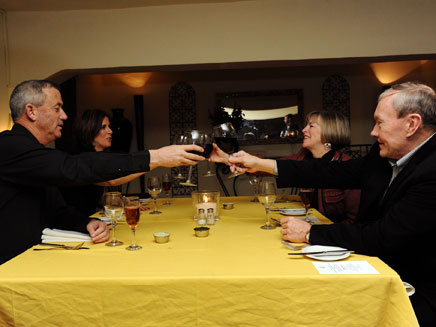 ארוחה אינטימית עם דמפסי ורעייתו (צילום: דו