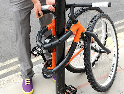 אופניים שנועלות את עצמן (צילום: dailymail.co.uk)