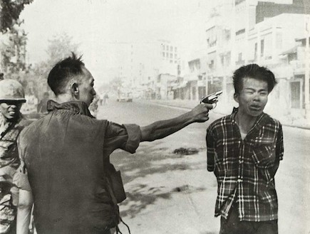 ההוצאה להורג של השבוי הווייטנאמי (צילום: אדי אדמס)